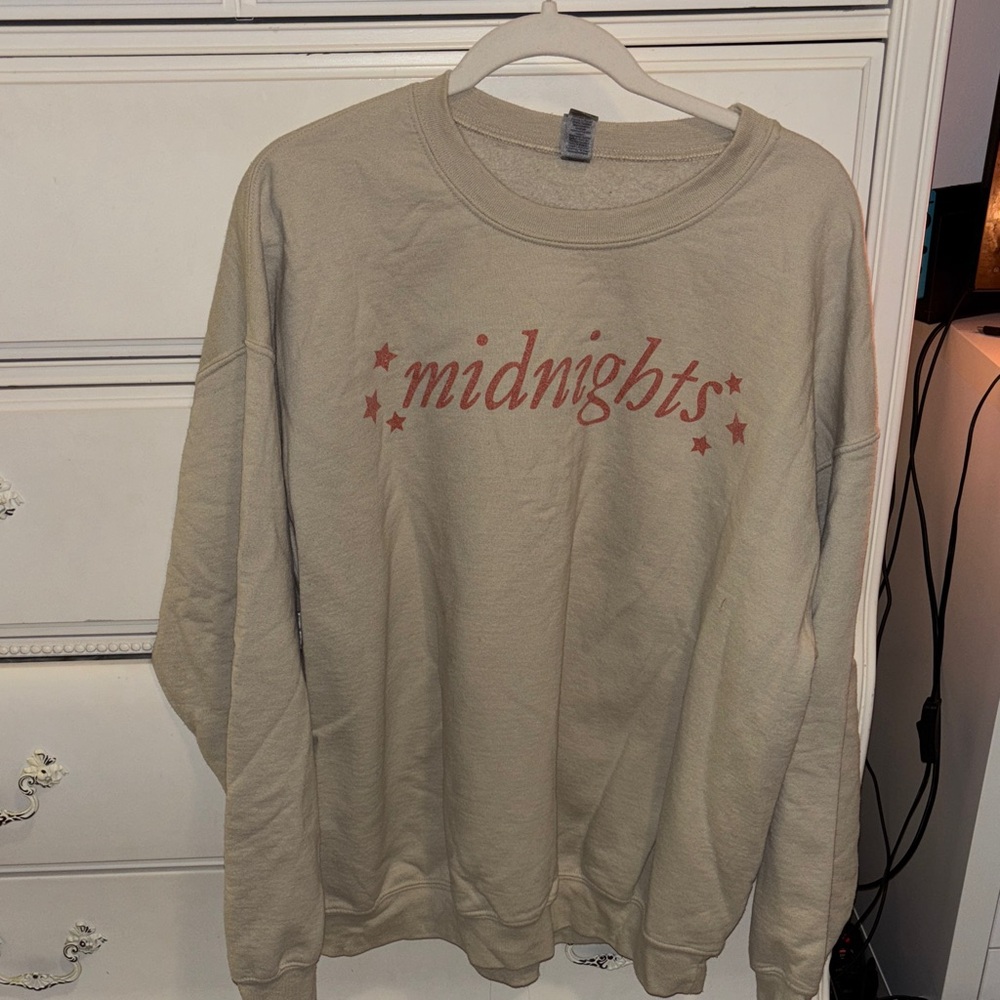 Gildan Taylor Swift Beige Sweatshirt with Red Print